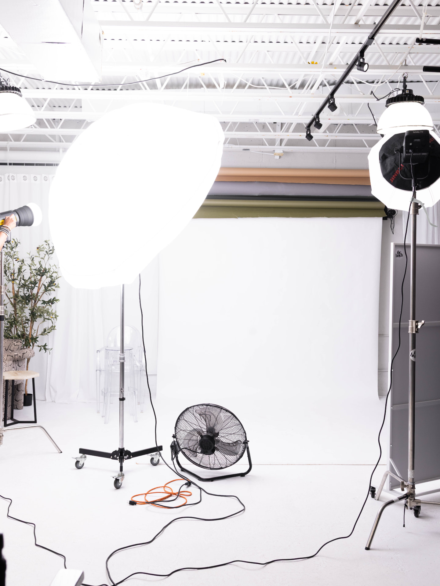 The Hutch Studio shooting floor with lighting and backdrop rolls